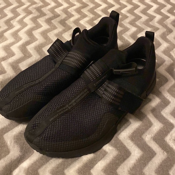 Nike Metcon Shoes - Picture 3 of 4